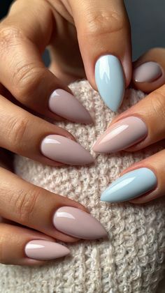 almond nails Winter Nail Ideas Acrylic Almond, Almond Point Nails, Nail Designs Simple Almond, Chic Nails Almond, Round Nails Ideas, Pointed Almond Nails, Nail Almond Shape, Almomd Nails, Almond Shaped Nails