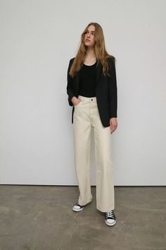 Cream Pants Outfit, Cream Pants, Formal Pants, Pants Outfits, Look Stylish, How To Style, Pants Outfit, To Look, That Look