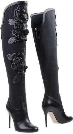 Magnolia Nera Valentino 2017, Valentino Boots, High Heel Stiefel, High Heeled Boots, Medieval Style, Valentino Black, Beautiful Boots, Gorgeous Shoes, Fabulous Shoes