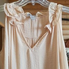 Beautiful Sz Oversized Medium High Low Cream Color With Peachy Undertones. New Never Worn. Ordered Wrong Sz. 26 In Front Length. Chest Is 22. Silky And Flowy Fit. Feminine Beige Blouse For Vacation, Beige Sleeveless Blouse For Day Out, H&m V-neck Blouse For Summer, H&m Blouse For Spring Vacation, H&m V-neck Summer Blouse, H&m Spring Vacation Blouse, Flowy Beige Summer Blouse, Spring Beige Flowy Blouse, H&m V-neck Tops For Daywear