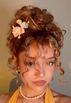 Hair Color Ideas On Curly Hair, Cuban Hairstyles, Curly Beach Waves, Curly Beach Hairstyles, Tropical Hairstyles, Summer Curly Hairstyles, Homecoming Hairstyles Curly Hair, Tropical Hair, Perfect Curly Hair