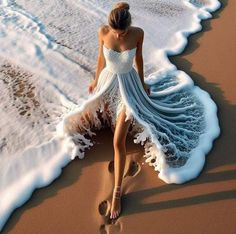 Water Dress Aesthetic, Water Dress Drawing, Water Element Outfit, Water Inspired Outfits, Wave Dress, Ocean Girl, High Fashion Dresses, Mermaid Aesthetic