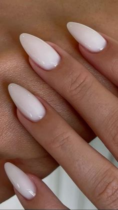 It Girl Nails Aesthetic, Clean Nails Aesthetic Design, Badem Nokti, Coconut Milk Nails, American White Nails, Almond White Nails Design, Almond Nails White Design, Nails Soft White, Almond White Nails