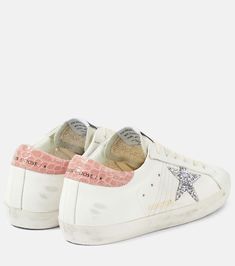 Find GOLDEN GOOSE DELUXE BRAND Super-star Leather Sneakers on Editorialist. Upper: leather, fabric. Lining: fabric, leather. Sole: rubber insole and sole. Toe shape: round toe. Made in Italy. Includes: dust bags, shoe box. Designer color name: White/ Silver/ Pink. Closure: lace-up. Pink Golden Goose, Golden Goose Bag, Goose Shoes, Golden Goose Sneakers, Golden Goose Shoes, Golden Goose Deluxe Brand, Pink Sneakers, Star Sneakers, Latest Sneakers