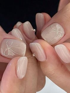 Silver bow, bow nails, ribbon nails, nude nails, gel nails, short nails, sqaure nails Bow Tie Nails, Bow Nail Designs, Bow Nails, Bow Nail Art, Bow Nail, Hello Nails, Short Gel Nails, Hippie Nails, Subtle Nails