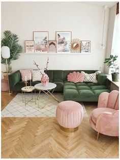 Erros na decoração da sala de estar Green Couches, Pink Living Room, Green Furniture, Living Room Green, Living Room Decor Apartment, Living Room Inspo, Home Room Design