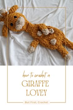 a crocheted giraffe laying on top of a white sheet with text overlay that reads, how to crochet a giraffe lovey