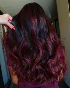 Red Highlights On Black Hair, Dark Maroon Hair, Black And Burgundy Hair, Burgundy Hair With Highlights, Black Hair With Red Highlights, Pelo Color Vino, Burgundy Red Hair, Dark Burgundy Hair