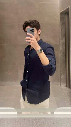 Ig:shamlanalkhaldi Male Outfit Ideas Classy, Mens Casual Formal Outfits, Mens Classic Outfits, Mens Poses Photography Ideas, Navy Shirt Outfit Men, Men Clothes Aesthetic, Shirt Poses Photo Ideas, Photo Poses For Men Ideas, Outfit Formal Hombre