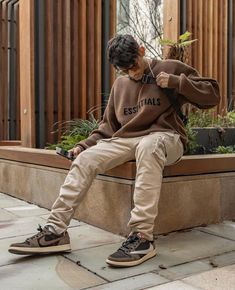 Air Jordan Dunk Low, Brown Hoodie Outfit, Outfit Marrone, Jordan Dunk Low, Sweatshirt Outfit Men, Jordan Dunk, Balenciaga Adidas, Hoodie Outfit Men, Classy Outfits Men