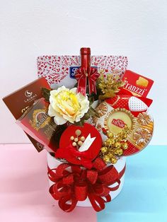 Giỏ quà Tết 2023 Food Hampers, Snack Gift, Gift Bouquet, Paper Bag, Gift Box, Gift Wrapping, Cafe, Candy