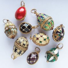 Upgrade Home, Bracelets Trendy, Russian Jewelry, Faberge Eggs, Egg Art, Home Decorating Ideas, 판타지 아트, Vintage Jewels