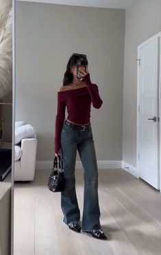 Winter Outfits Aesthetic Sweater, Christmas Outfit Street Style, School Outfits In Winter, Autumn Winter Outfits Aesthetic, Outfit Inspo 2024 Winter, Fitted Winter Outfits, Winter Hot Outfits, Fall Hot Outfits, Aesthetic Outfits Girl Winter