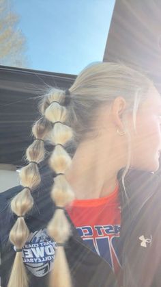 Non French Braid Hairstyles, Sports Bubble Braid, Bubble Braid Sports Hairstyles, Hairstyles For Softball Games, Soft Ball Hairstyles, Softball Hair Ideas, Cool Braided Hairstyles For Sports, Softball Hairstyles For Short Hair, Softball Game Day Hair