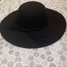 This Is A Simple Black Oversized Hat With A Small Tie Detail Around The Brim. Never Worn Before! Black Fall Hats One Size, Wide Rim Black Hat, Black Casual Felt Hat One Size Fits Most, Black Hats For Fall, Black Curved Brim Sun Hat For Fall, Black Winter Hat For Vacation, Casual Black Felt Hat One Size, Black Winter Hats For Vacation, Casual Felt Hat For Beach