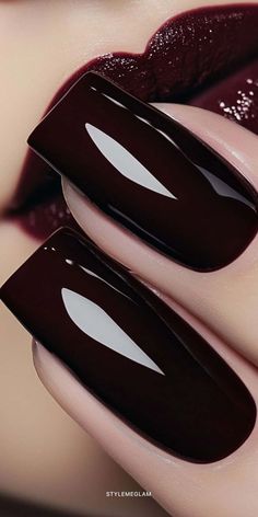 I liked it so much 🤩. Dark Wine Nail Dip, Winter Color Nail Designs, Fall Acrylic Nails 2024, 1940s Nails, Gel Fall Nail Colors, Vamp Nail Polish, Dark Fall Nail Colors, Oxblood Nails, Vampire Nails