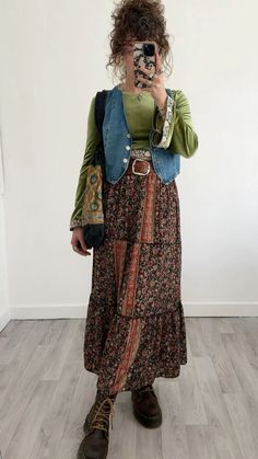 Layering Blouse Outfit, Cottage Core Street Style, Artsy Vibe Outfit, Boho Eclectic Fashion, Music Festival Fall Outfits, Fall Funky Outfits, Quirky Boho Fashion, 70s Outfits Birthday, How To Wear A Dress Casually