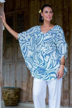 Silk Caftan, Batik Design, Kimono Sleeves, First Daughter, Ethnic Patterns, Kimono Sleeve, White Tie, Edgy Fashion, Fashion Classy