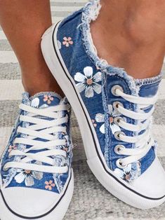 Basic Shoes, Spring Flats, Canvas Flats, Denim Sneakers, Floral Flats, Casual Heels, Vans Sneakers, Flat Sneakers, Boho Stil