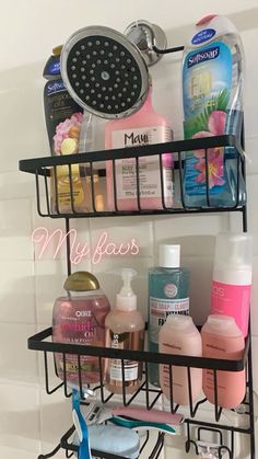 Bathroom Counter Corner Storage, Hygiene Products Organization, Shower Organization Aesthetic, Shower Products Aesthetic, Aesthetic Shower Products, Stuff I Need, Penyimpanan Makeup, Shower Products