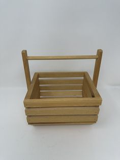 This Amish-style wooden basket plank is perfect for storage on any occasion. Its small size and square shape make it ideal for storing small items, while its sturdy construction and natural finish give it a unique and rustic look. The basket features a handle for easy carrying and is made of high-quality wood with a wooden base. The brown color and artisanal design of this storage basket make it a great addition to any collection or a unique gift for an adult. Whether you're looking for a functional storage solution or a decorative piece, this wooden basket is sure to impress. Used Good Condition. A few imperfections in the wicker. Amish Style, Artisanal Design, Wooden Basket, Functional Storage, Wooden Base, Storage Basket, Square Shape, Storage Solution, Small Items