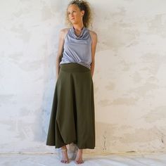 High-Quality Natural Cotton Harem Pants, Unique Festival Clothing, Hand Made Out of an Amazing Cotton-Lycra Blend, Beautiful Loose Pants, Yoga Pants Perfect for the up-and-coming season. These beautiful and elegant boho-chic olive green harem pants are the perfect style for your everyday visit to a café, a good yoga session, as well as a quick visit to a festival nearby. A unique and gorgeous loose harem cut pants, perfectly tailored to fit and compliment all body types, from size small to size large. It is loose and comfortable to wear, the fabric is a soft Lycra that feels great on the body. Now is the perfect time for you to purchase these beautiful harem-style pants, and enjoy them year-round! --------------------------------------------------------------------------------------------- Pantalon Vert Olive, Cotton Harem Pants, Boho Mode, High Quality Leggings, Elastic Leggings, Festival Pants, Olive Green Pants, Bohemian Mode, Natural Clothing