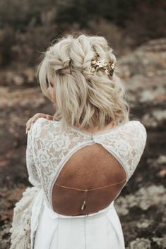 the back of a woman's dress with her hair in a braid