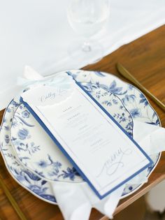 Add elegance to your luxury wedding with custom chinoiserie-inspired scalloped menus, personalized for each guest. These fine art wedding menus feature beautiful calligraphy and premium materials, perfect for sophisticated events. Elevate your table setting with bespoke wedding stationery from Studio Miller Fine Art & Illustration. Book now for custom wedding invitations and luxury paper goods. #luxurywedding #customweddingmenus #bespokestationery