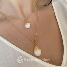 Breastmilk necklace jewelry Bf Jewelry, Jewel Design, Resin Lamp, Resin Design, Epoxy Resin Crafts