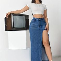 "14 Women's Cargo Pants with a Workwear Feel: Stylish and Functional" Highschool Dream, Casual Denim Skirt, Denim Clothing, Effortlessly Chic Outfits, Denim Skirt Women, Simple Trendy Outfits, Denim Midi Skirt, Cute Simple Outfits, Teenage Fashion Outfits