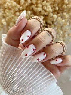 1 Cute Nail Designs Heart, Nail Inspo Simple Design, Nail With Heart Design, Simple Gel Nail Art, Valentine Nail Ideas, Nail Art Blanc, Almond Nails Pink, Valentines Nail Art Designs