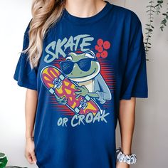 🌟Skate or Croak Skateboarder Shirt - Frog Y2K Style! 🐸🛹 🌟 Get ready to turn heads with our vibrant "Skate or Croak" Skateboarder Shirt! This retro-inspired frog and toad shirt is the perfect blend of fun and fashion, making it a must-have for any skater or frog lover. Whether you're hitting the skate park or just chilling with friends, this funny frog shirt is sure to make a splash. 🐸🛹 Check out more frog shirts in our shop https://www.etsy.com/shop/KITONICZA?ref=dashboard-header&section_i Skeleton Akate Boarding Shirt, Trendy Graphic Print Tops For Skateboarding, Casual Graphic Print Tops For Skateboarding, Trendy Crew Neck T-shirt For Skateboarding, Casual T-shirt With Funny Print For Outdoor Activities, Casual Crew Neck T-shirt For Snowboarding, Casual T-shirt With Graphic Print For Snowboarding, Vintage Skateboarding, Skate Hoodie