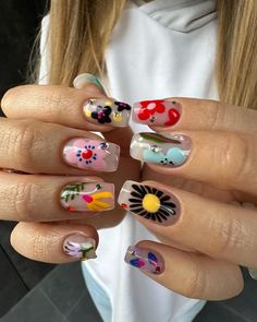 NAILMAMKA | Як завжди зі всіх сторін нафоткала🫧🌸 | Instagram Simple 2024 Nails, Funky Holiday Nails, Cute Nail Painting Ideas, Summer To Fall Nail Designs, Funky Nails Square, Shorter Nail Ideas, Every Nail Different Design, Fun Short Nail Designs, Short Funky Nail Designs