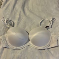 New With Tags Victoria's Secret Elegant Bra, Elegant Padded Bra, Victoria's Secret Bra With Adjustable Straps, Elegant Padded Bra By Victoria's Secret, Victoria's Secret Elegant Padded Bra, Victoria's Secret Classic Underwire Bra, Victoria's Secret White Padded Bra, Victoria's Secret White Bra With Removable Pads, Satin Bra