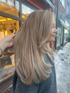 blonde layers hair hairdresser volume blond frisör hår uppklippt faceframe luxury expensive Blonde Layers Hair, Cold Blonde Hair, Luxury Blonde, Cold Blonde, Inspo Hair, Blonde Layers, Cruel Summer, Highlights Hair, Hair 2024