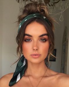 Filled in brows, blush on the cheeks and a brown eyeshadow. #cute #makeup #naturalmakeup #naturalmakeupideas #beauty #aveda #avedaibw #blush #eyebrowsonfleek Hairstyles Bandana, Bandana Hairstyles Short, Hairstyles Outfits, Hairstyles Tutorial, Travel Hairstyles, Head Scarf Styles, Haircut Styles, Bohol