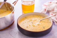 A great soup, one of the deli classics. Soup Recipes Meatless, Hearty Hamburger Soup, Soups Keto, Instapot Slow Cooker, Broccoli Cheese Soup Recipe, Meat Stock, Cheese Soup Recipe, Creamy Soups