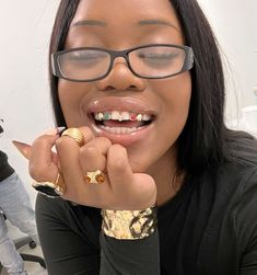 Gold Grills, Bottom Grillz, Teeth Gems, Pretty Teeth, Grillz Teeth, Gold Grill, Xoxo Jewelry, Custom Grillz, Dope Jewelry Accessories