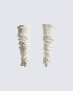 Stay warm while still looking cute with these white leg warmers 🤍 Constructed from fully fashioned sweater knit fabric and complete with a ribbed knit - these leg warmers are the perfect winter essential 😊 Fitted White Knee-high Socks For Winter, Casual Fitted Cable Knit Knee-high Socks, Casual White Ribbed Knee-high Socks, Cotton Knee-high Leg Warmers For Fall, Solid Cotton Leg Warmers For Fall, Fitted Ribbed Leg Warmers For Spring, White Stretch Knee-high Socks For Fall, Stretch White Knee-high Socks For Fall, Ribbed Stretch Footless Leg Warmers