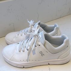 On Cloud Sneakers Great Condition Super Comfy White On Clouds, On Cloud Roger, On Cloud Sneakers, Cloud Sneakers, On Running Shoes, Wishlist 2024, On Clouds, On Running, White Sneakers