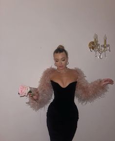 Hollywood Glam Black Women, Winter Night Outfit, Lots Of Kisses, Casino Birthday, Hollywood Party Theme, Casino Dress, Classy Prom Dresses, Casino Outfit, Casino Royale