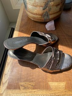 Pewter leather upper with silver buckle size 8 medium very good condition crock style sandals Beige Slippers, Beige Loafers, Clogs And Mules, Vintage Flats, Music Box Jewelry, Suede Mules, Gold Handbags, Mccalls Sewing Patterns, Leather Moccasins