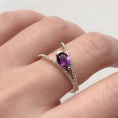 Modern Gemstone Jewelry, Amethyst Ring Designs, Gemstone Ring Design, Amethyst Jewelry Ring, Vale Jewelry, Silver Wedding Ring, Diamond Pendants Designs, Sterling Silver Wedding Rings, Jewelry Wedding Rings