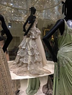 Royalcore Gown, Rokoko Aesthetic Girl, Dior Exhibition, Fashion Dream Job, Glam Dresses, School Fashion, Beautiful Gowns, Mode Inspiration, Pretty Dresses