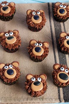 cupcakes made to look like teddy bears with googly eyes