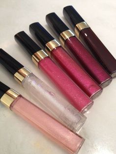 Chanel Lipgloss Aesthetic, Chanel Lipgloss, Gloss Chanel, Make Up Kits, Makeup Accesories, Beauty Natural Products, Chanel Makeup, Fancy Makeup, Makeup Swatches