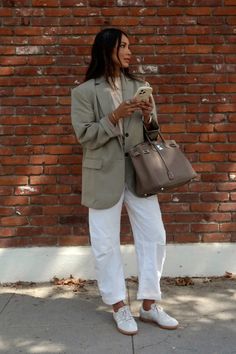 Neutral Blazer, Outfit Minimalista, Looks Adidas, Sincerely Jules, Spring Ideas, Style Edit, Spring Look