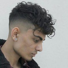 Undercut Curly Hair, Fade Haircut Curly Hair, Fade Haircut Styles, Curly Undercut, Textured Curly Hair, Wavy Hair Men