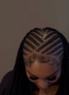 Protective Hairstyles Braids Back To School, Braids With Patterns, Hair Ideas Protective Styles, Knotless Braids Hairstyles With Design, Knotless With Braids At The Top, Versatile Cornrow Hairstyles, Feeding Braids With Knotless, Feed In Braids Hairstyles With Knotless, Knotless Braids With Feed Ins