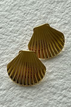 Gold Seashell Earrings Shell-shaped Jewelry With Matching Earrings For The Beach, Beachy Gold Shell-shaped Jewelry, Beachy Gold Shell Jewelry, Gold Coastal Shell Jewelry, Gold Ocean-inspired Beach Earrings, Handmade Gold Shell With Beachy Style, Elegant Drop Earrings For Vacation, Chic Gold Earrings For Vacation, Gold Earrings For Vacation